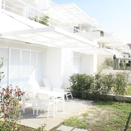 Celeste Apartment *