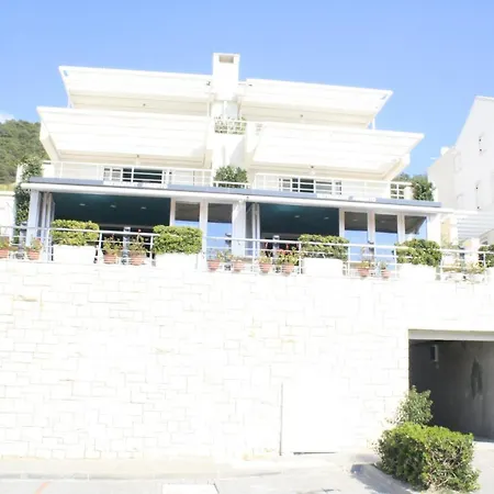 Celeste Apartment